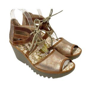 Fly London Womens' Yati Wedge Sandal Metallic Luna Camel Size 40/US 9-9.5 NIB